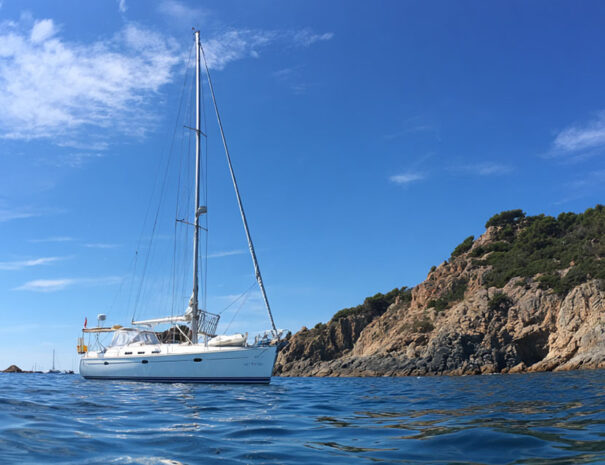 boat rental beneteau oceanis clipper 423 girona