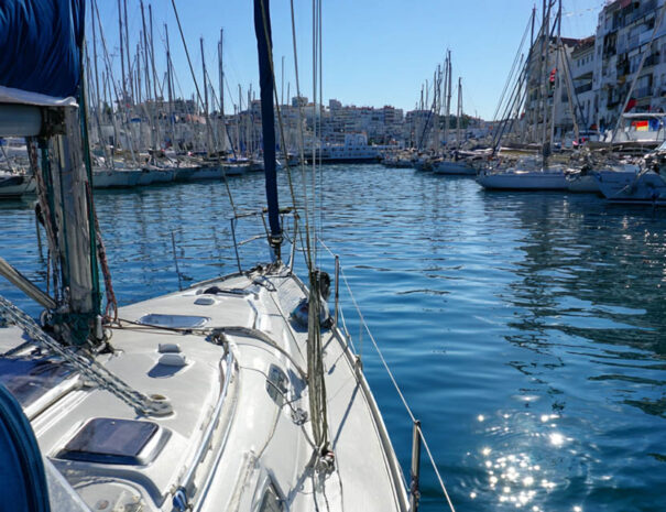 hire a the skipper of a beneteau oceanis clipper 423