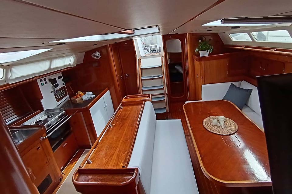 Nosy Pearl interior lounge room