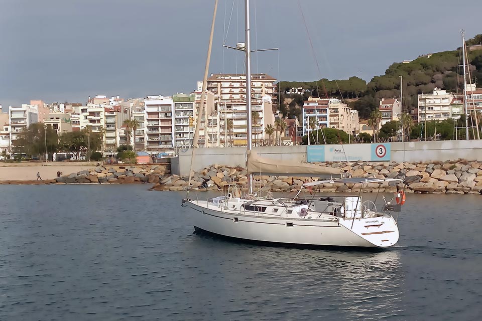 the Nosy Pearl leaving the port